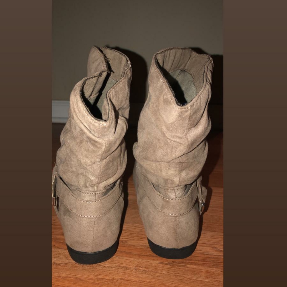 BOOTS - Picture 6 of 7